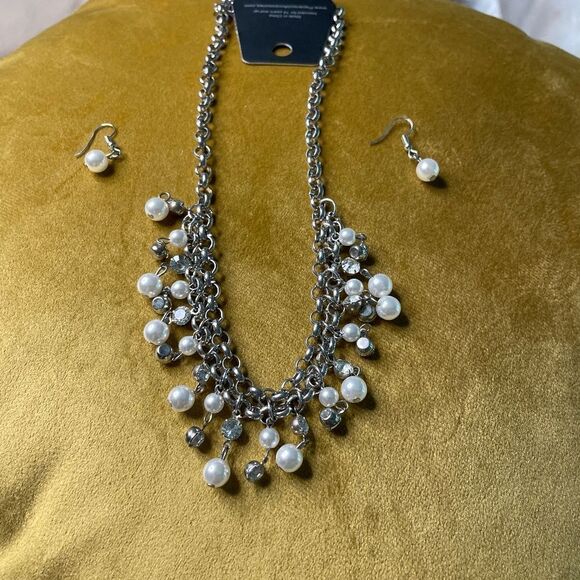 NWT Silver Tone Pearl & CZ Stone Detailed Necklace w/ Pearl Drop Earrings - OS - Picture 1 of 6